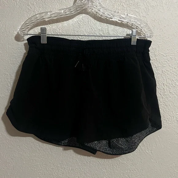 lululemon athletica Reversible Shorts - Picture 3 of 9